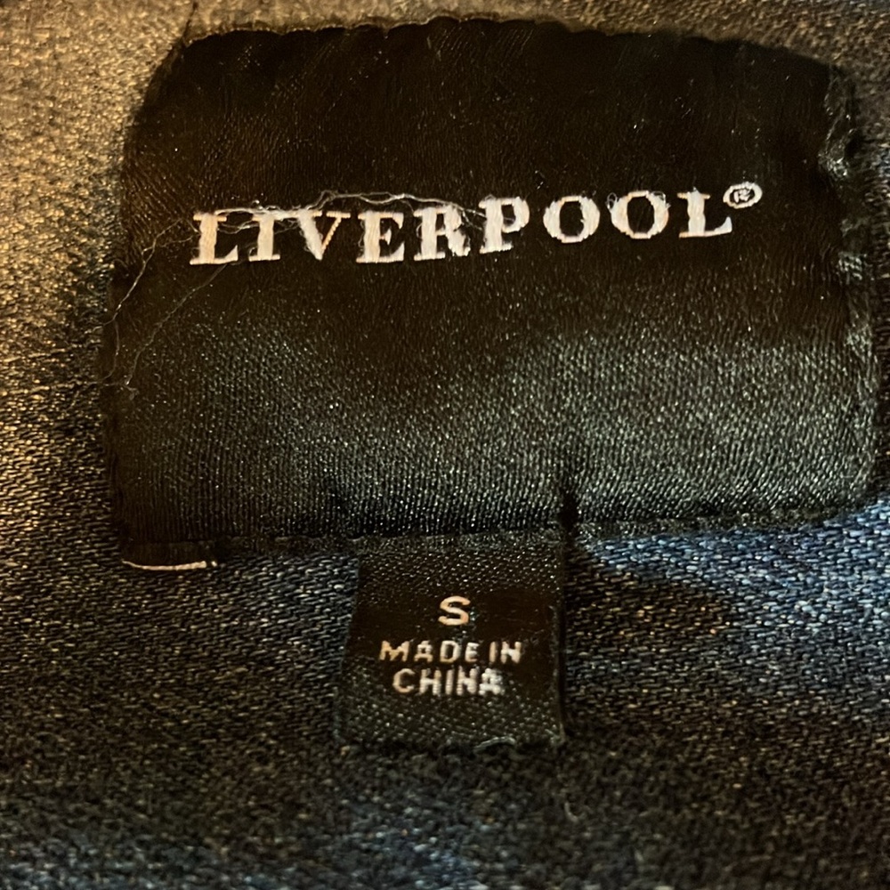 WESTERN WEAR LIVERPOOL BLUE WITH SILVER BUTTON JEAN JACKET WITH CUTWORK BOTTOM - Picture 4 of 9